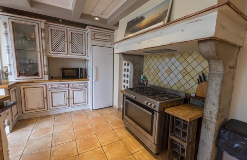 Leon House | La Petite Maison - Leon