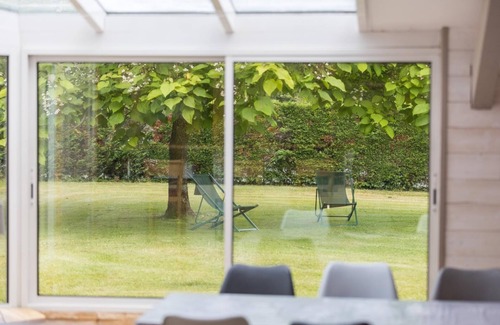 Leon House | La Petite Maison - Leon