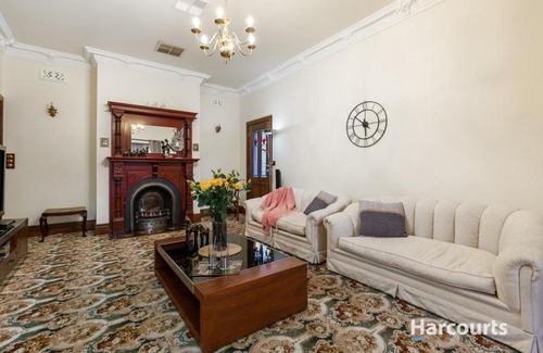 Ferntree Gully Apartment | La Petite Maison - Your home away from home!