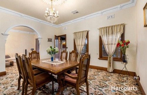 Ferntree Gully Apartment | La Petite Maison - Your home away from home!