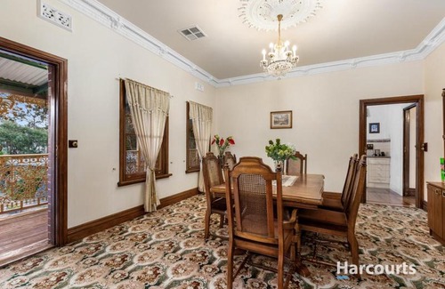 Ferntree Gully Apartment | La Petite Maison - Your home away from home!