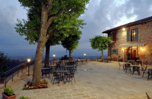 Reggello Villa | La Pietra Piana Villa panoramica con spa e piscina naturale vicino Firenze