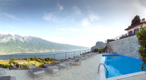 Pieve Apartment | La Quiete 08 lake view Apartment By Garda Domus Mea
