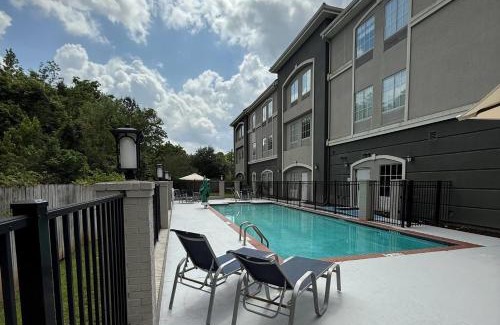 Broadmoor Hotel | La Quinta by Wyndham Baton Rouge Denham Springs