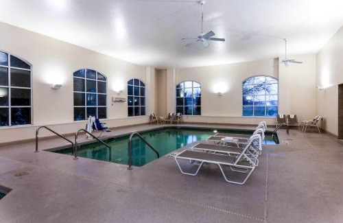 New Berlin Hotel | La Quinta by Wyndham Milwaukee SW New Berlin