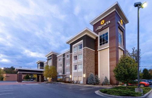 Osage Hotel | La Quinta by Wyndham Morgantown