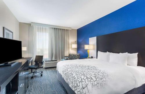 Odessa Hotel | La Quinta by Wyndham Odessa North - Sienna Tower