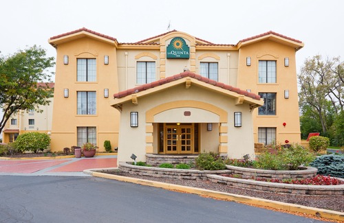 Elk Grove Village Hotel | La Quinta Inn by Wyndham Chicago O'Hare Airport