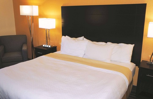 Lincoln Hotel | La Quinta Inn by Wyndham Lincoln, Nebraska