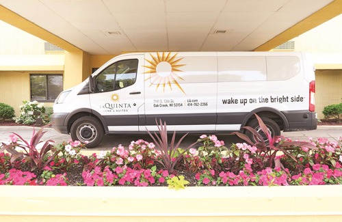 Oak Creek Hotel | La Quinta Inn by Wyndham Milwaukee Airport / Oak Creek