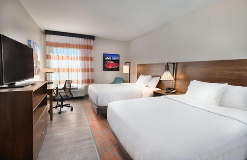 Lake Delton Hotel | La Quinta Inn & Suites by Wyndham Wisconsin Dells