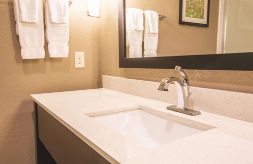 Hattiesburg Hotel | La Quinta Inn & Suites by Wyndham Hattiesburg - I-59