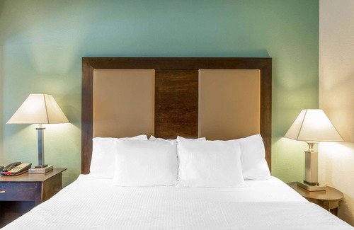 Pawcatuck Hotel | La Quinta Inn & Suites by Wyndham Stonington-Mystic Area