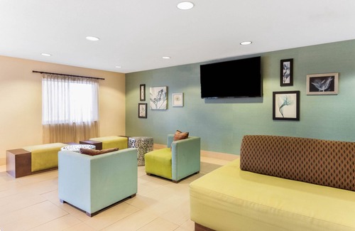 Frankfort Hotel | La Quinta Inn & Suites by Wyndham Frankfort