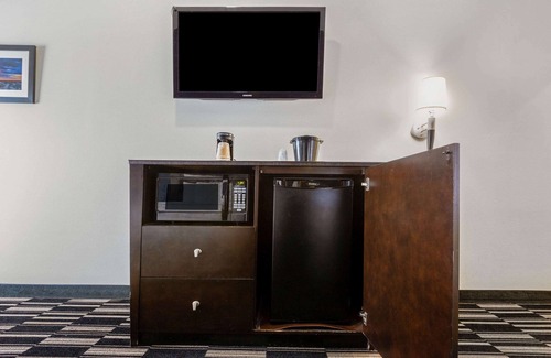 Alvin Hotel | La Quinta Inn & Suites by Wyndham Alvin