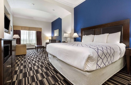 Alvin Hotel | La Quinta Inn & Suites by Wyndham Alvin