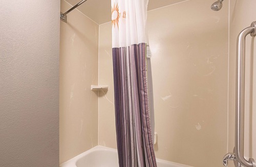 North Garrett Road Hotel | La Quinta Inn & Suites by Wyndham Univ Area Chapel Hill