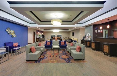 Denton Hotel | La Quinta Inn & Suites Denton-University Drive