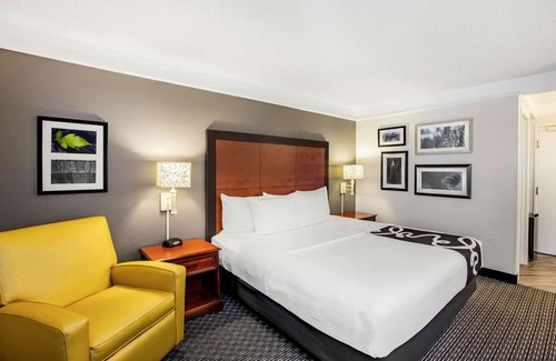 Baytown Hotel | La Quinta Inn & Suites Houston Baytown East