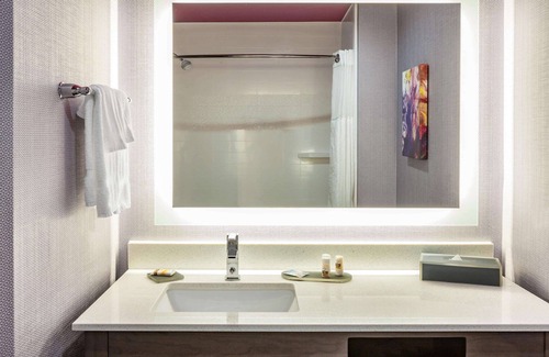 Channelview Hotel | La Quinta Inn & Suites by Wyndham Houston East at Sheldon Rd