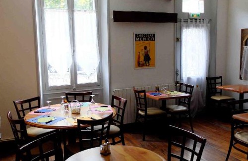 Marigny-le-Chatel Hotel | La Renaissance