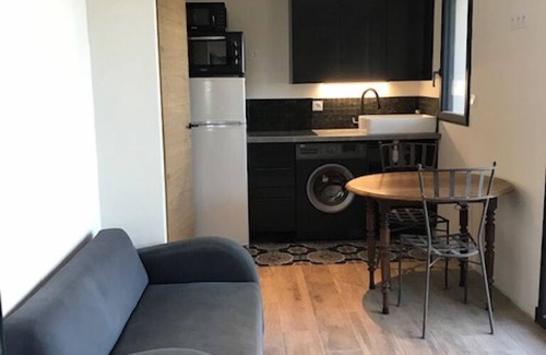 Bastia House | La Réserve accommodation for 2 people in property with sea view and swimming pool.