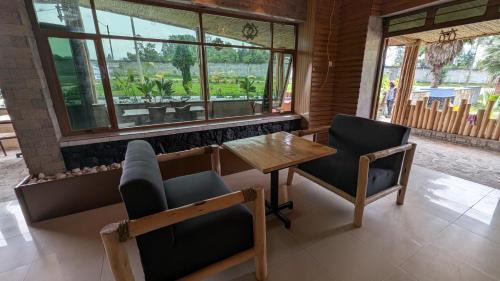 Ruhondo Hotel | La Roca