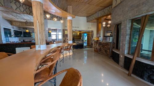 Ruhondo Hotel | La Roca