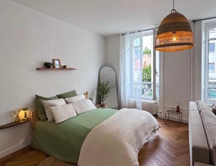 Lons-le-Saunier Apartment | La Suite Asmée - Centre-ville Lons-le-Saunier