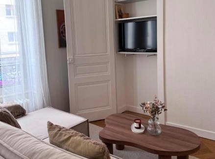 Lons-le-Saunier Apartment | La Suite Asmée - Centre-ville Lons-le-Saunier