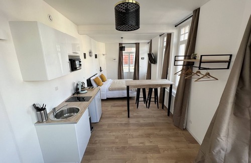 Lievin Apartment | La Suite Balnéo - 2p downtown Liévin