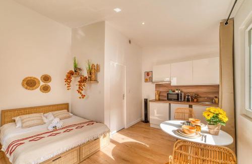 Decines-Charpieu Apartment | La Suite Soleil - Maison studio avec jardin privé