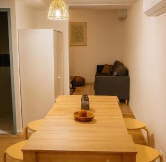 Faubourg Saint-Jacques Apartment | La Terrasse - Centre-ville - Parking - Netflix