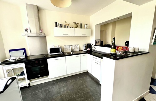 Le Pouldu Apartment | LA TERRASSE DE CASTEL, sea view, GR34, beach, private garden and reserved parking space