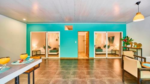 Puerto Viejo de Talamanca Hotel | La Tica y La Gata