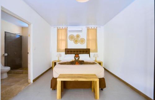 Puerto Viejo de Talamanca Hotel | La Tica y La Gata