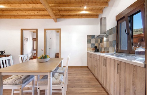 La Solana Villa | 'La Tirajanera 1' with Mountain Views, Shared Pool and Wi-Fi