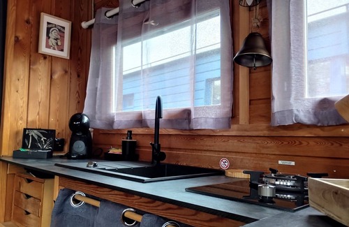 Downtown Angers Boat Rental | La Toue Charme, viewx over Angers' castle