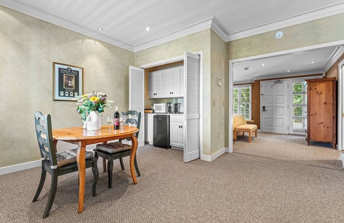 Brightwood Apartment | La Tour Eiffel- Prince Michel Vineyard & Winery n