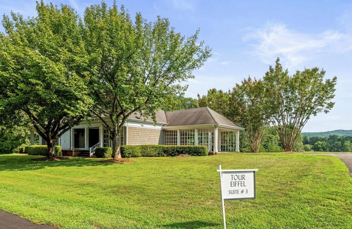 Brightwood Apartment | La Tour Eiffel- Prince Michel Vineyard & Winery n