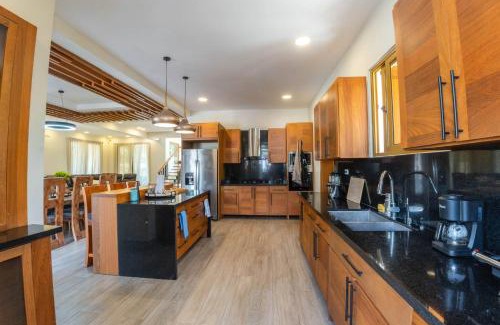 La Vega Villa | La Vega Villa with Private Pool and BBQ