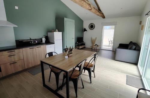 Sainte-Florence Apartment | La Vie En Gîte (La Grange & Spa)