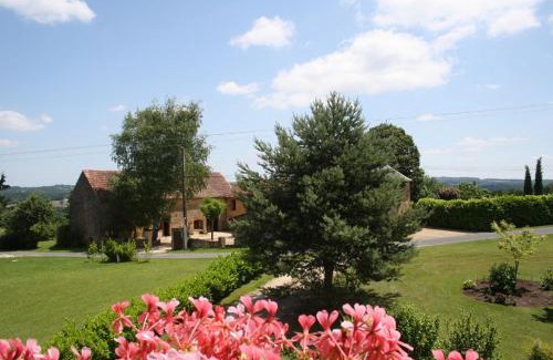 Saint-Genies House | La Vieille Ferme: superbe complexe de 3 gîtes en pierre avec Piscine au coeur du Périgord Noir
