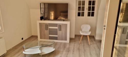 Montigny-les-Cormeilles Bed & Breakfast | La Villa Jacuzzi et Cinéma "LES 300" à 15 min de Paris JO 2024 et du Stade de France TARIFS PRIVILEGES SEMAINE OU MOIS DISPONIBLE