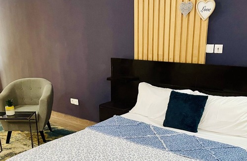 Angre House | La Villa Queens: 5 Chambres Dont 1 Penthouse Avec Jacuzzi à Cité Petit New York