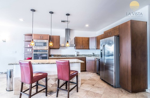 Centro Villa | La Vista 33, Luxury Condo, 5 minutes from downtown and Marina of Cabo!