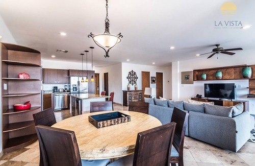 Centro Villa | La Vista 33, Luxury Condo, 5 minutes from downtown and Marina of Cabo!
