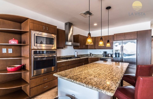 Centro Villa | La Vista 33, Luxury Condo, 5 minutes from downtown and Marina of Cabo!