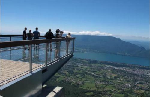 Barberaz Apartment | La Voute Chambérienne GRAND T2 61m2 - Vue Montagnes - TV 4K Géante - WIFI-Fibre - Machine à Laver - Lave Vaiselle - Parking - Confort - Spacieux