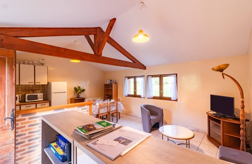 Saint-Perdoux House | La Vue Verdoyante - ideal for 2 adults & 2 children - 9 km from Figeac